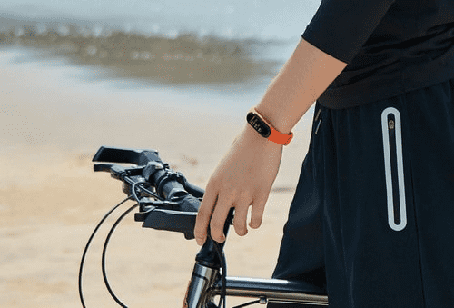 Езда на велосипеде с браслетом Ми Бэнд 4