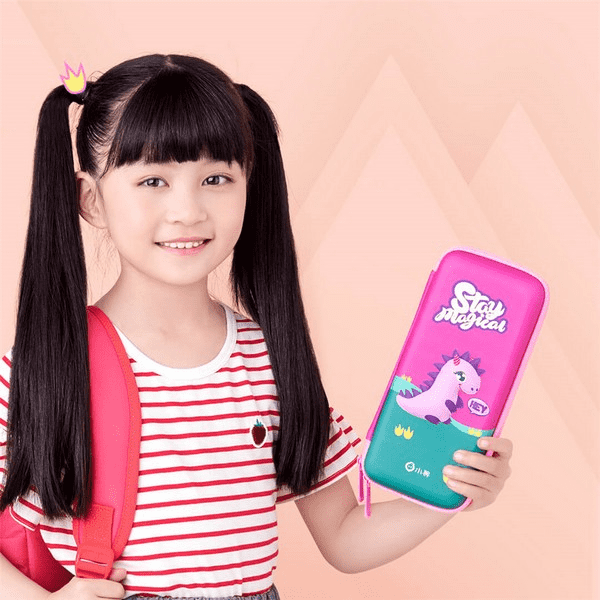 Девочка с пеналом для канцелярских принадлежностей Xiaomi EVA Smal Pencil Case