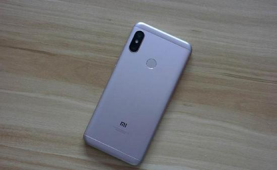 Камера и сканер отпечатков пальцев в Xiaomi Redmi 6 Pro Расположение камеры и дактилоскопического датчика в Сяоми Редми 6 Про